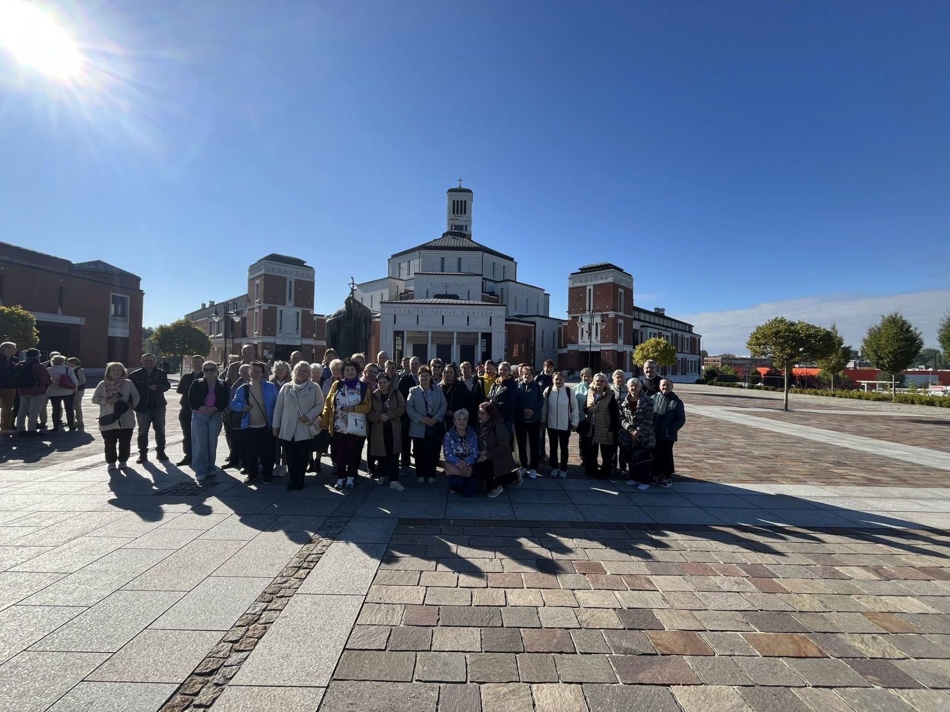 Pielgrzymka RÓŻ ROŻAŃCOWYCH do sankturium Bożego Miłosierdzia w Krakowie.
